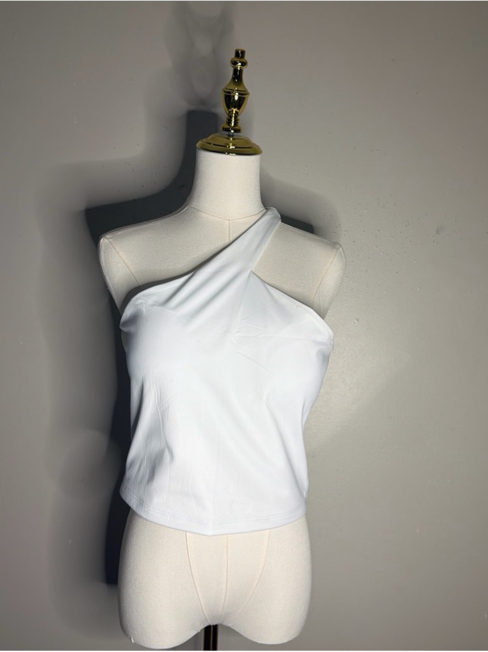 luslulu  athletica White One-Shoulder Tank Top